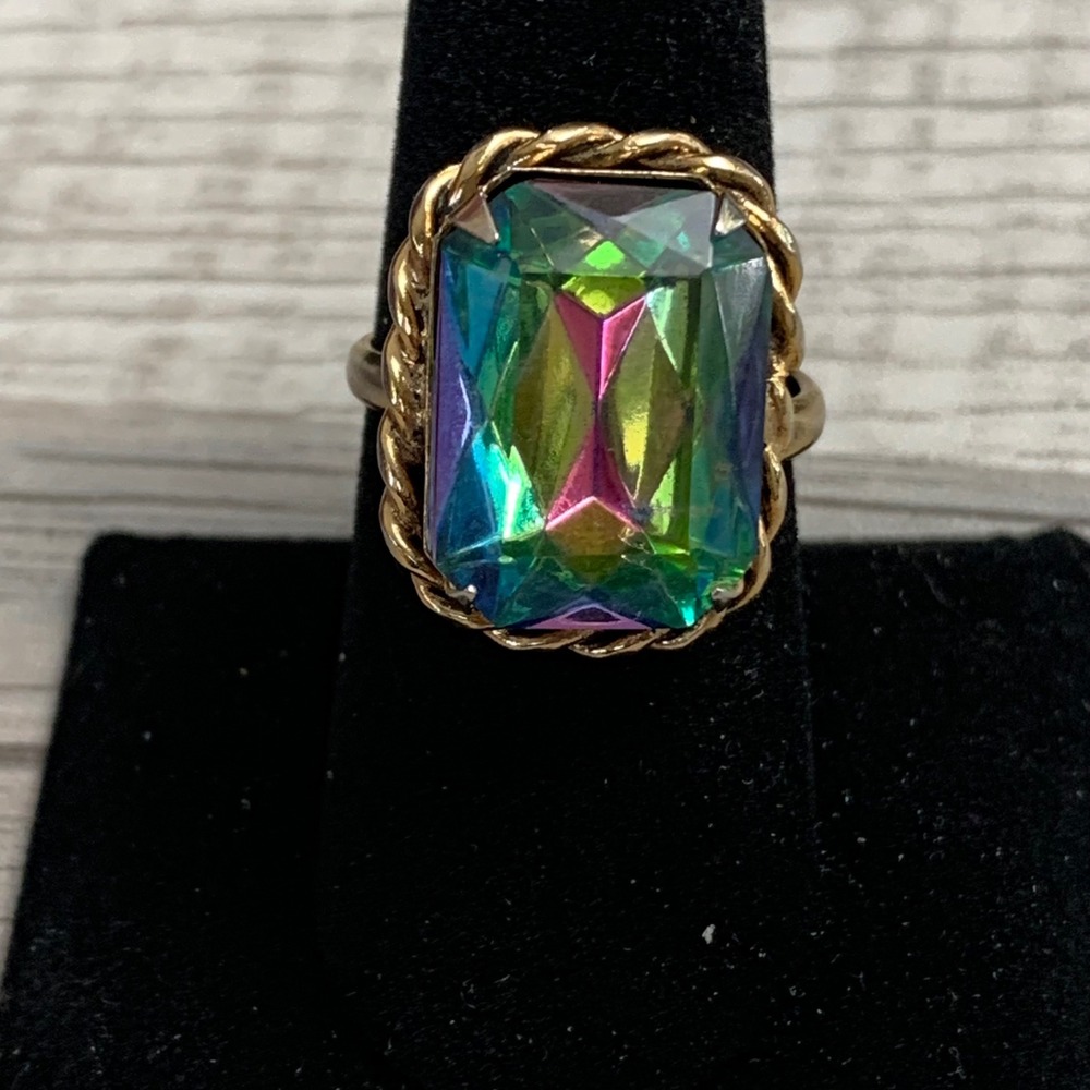 Vintage Gold Tone Emerald Cut Watermelon Glass Statement Ring Size 8.75